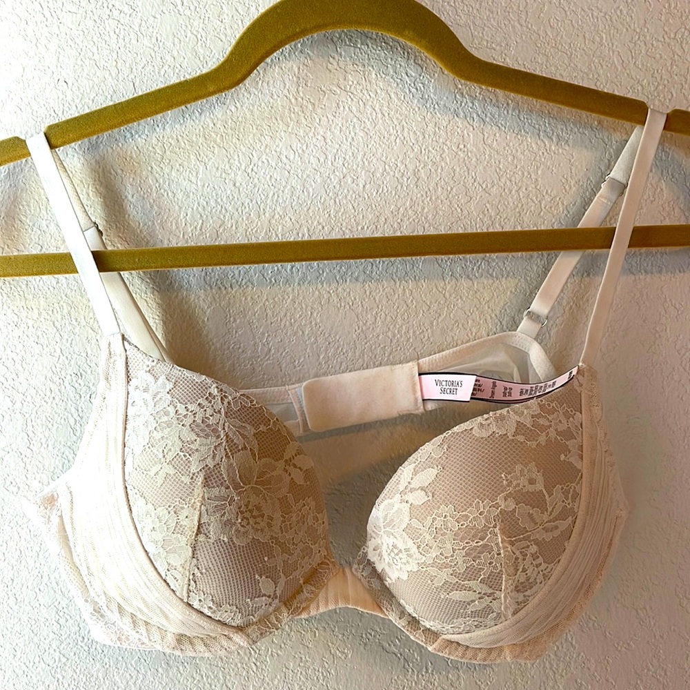 Victoria’s Secret Cream color Dream Angels Push-Up size 36B